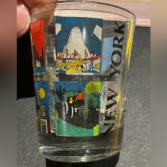 Set of 5 Souvenir Shot Glasses from Around the World - Picture 5 of 10